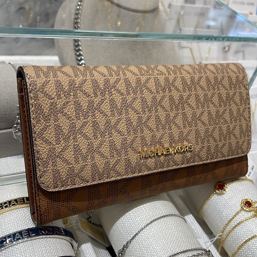 Michael Kors Jet Set Large Signature Logo Tri-Fold Wallet
Camel Multi 
NWT - Picture 11 of 16